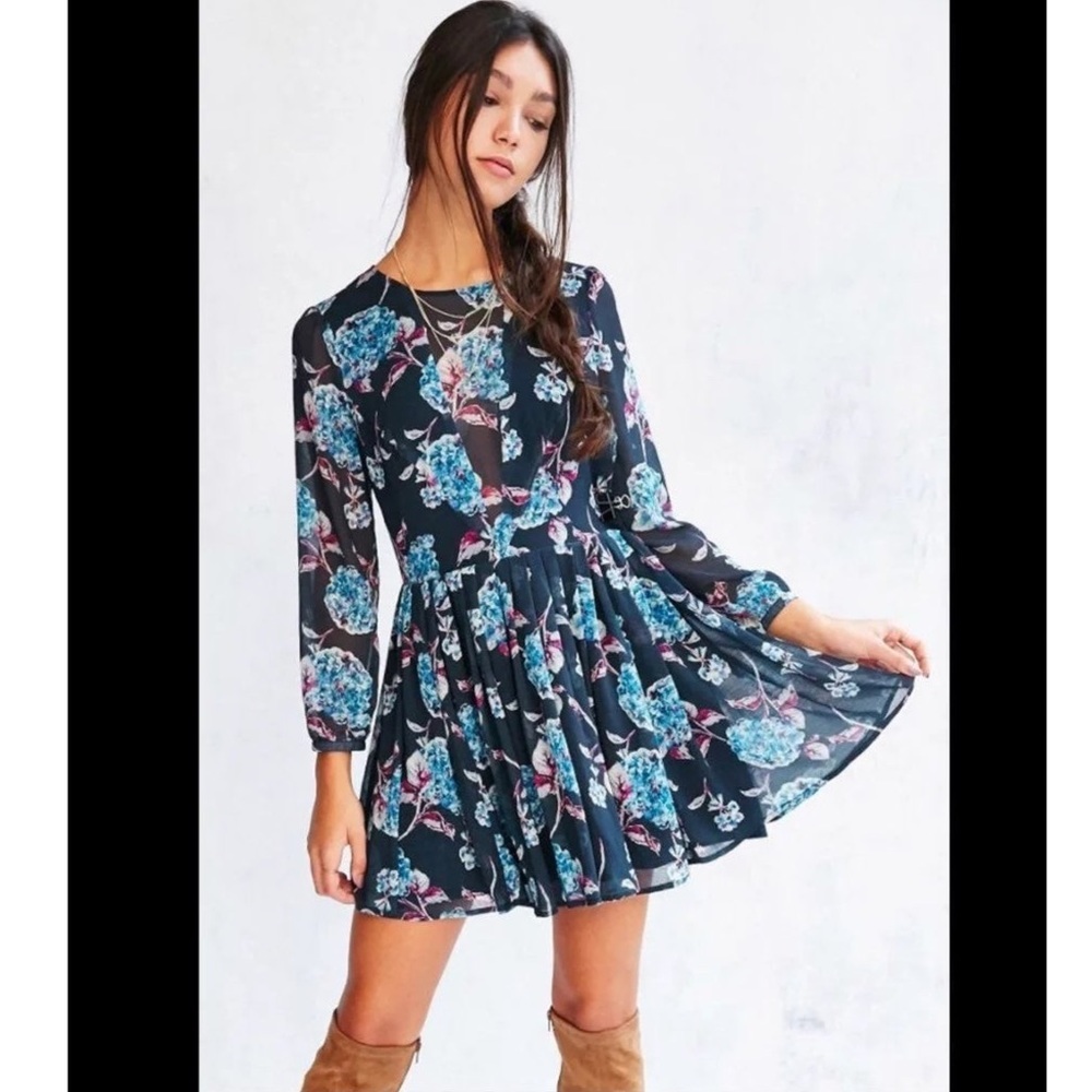 Kimchi Blue Hydrangea long Sleeve dress